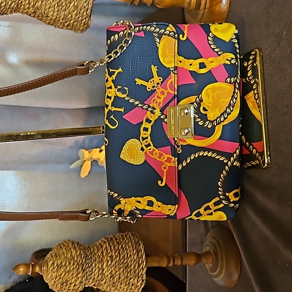 Juicy Couture Handbags - NWOT juicy couture “Bonbon" crossbody bag